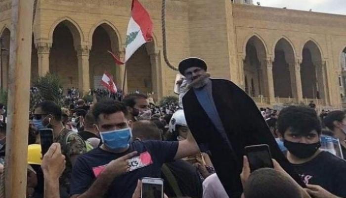 المنتفضون يُحاكمون حسن نصر الله بدُميّة إفتراضيّة عام على انتفاضة لبنان.. تحول تاريخي بلا تغيير