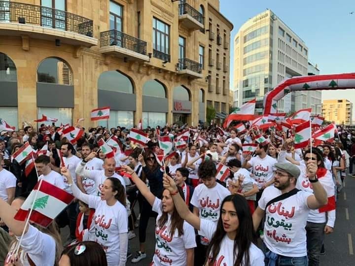 صورة أرشيفية للشباب اللبناني المنتفض عام على انتفاضة لبنان.. تحول تاريخي بلا تغيير