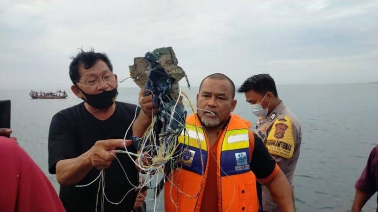 إندونيسيا تؤكد تحطم طائرة على متنها 62 راكبا بينهم 10 أطفال
