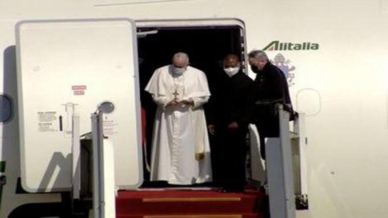 البابا فرنسيس يصل بغداد في أول زيارة باباوية للعراق
