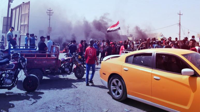 أهالي محافظة ذي قار يواصلون احتجاجاتهم الغاضبة ويقطعون جسر الاصلاح 