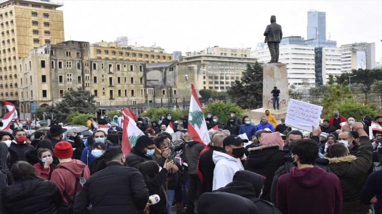 مظاهرة وسط بيروت تطالب بتشكيل حكومة انتقالية