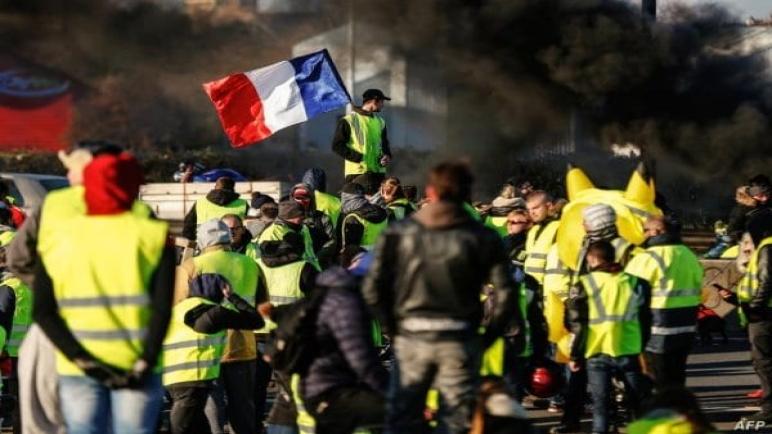 شرطة باريس تحظر احتجاجاً للسترات الصفراء مطلع الأسبوع