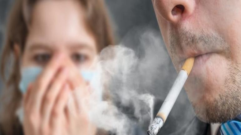 دراسة : التدخين بأشكاله المختلفة يزيد من الإصابة ب “كوفيد-19”